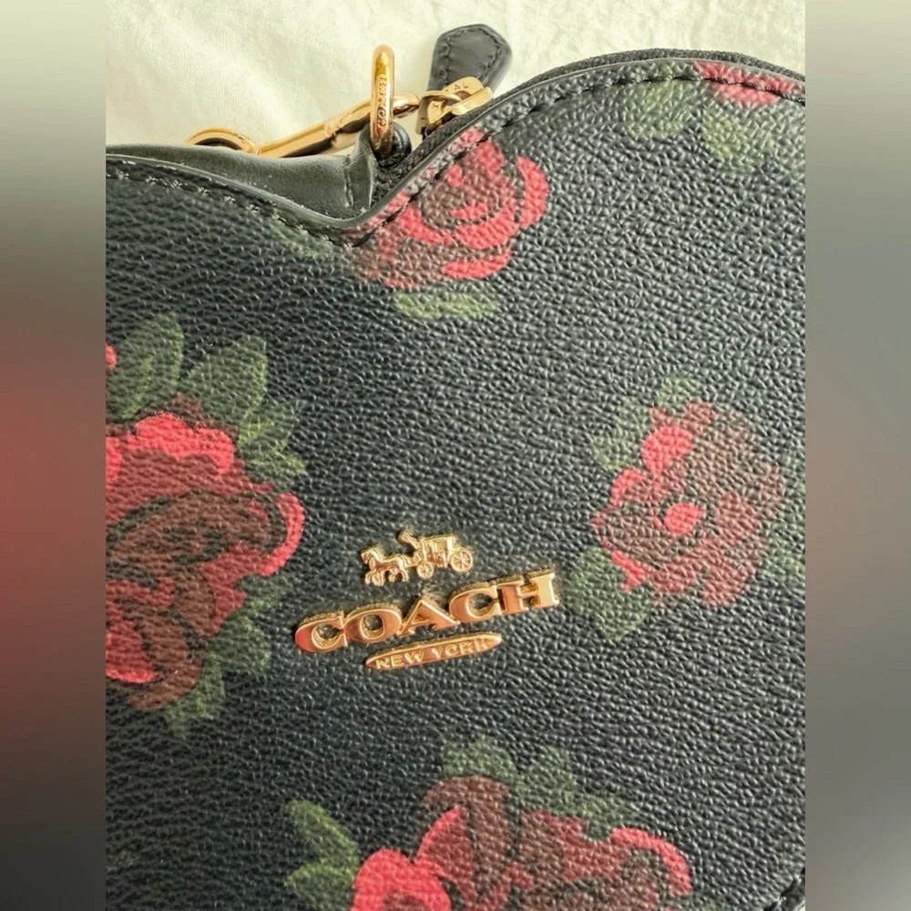 đź‘‘âś…PRICE FIRMâś… Adorable Black Leather Coach wristlet with Red Rose Print. NWOT - Picture 5 of 14